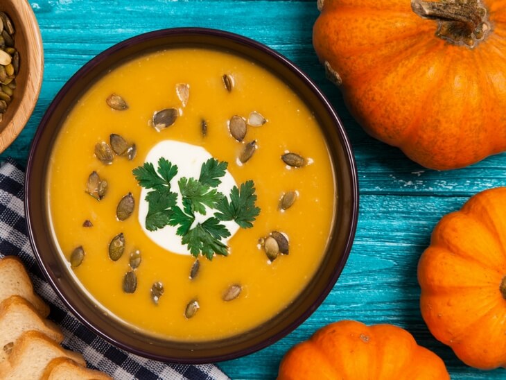 Simple Vegan Dinner – Pumpkin Soup and Salad