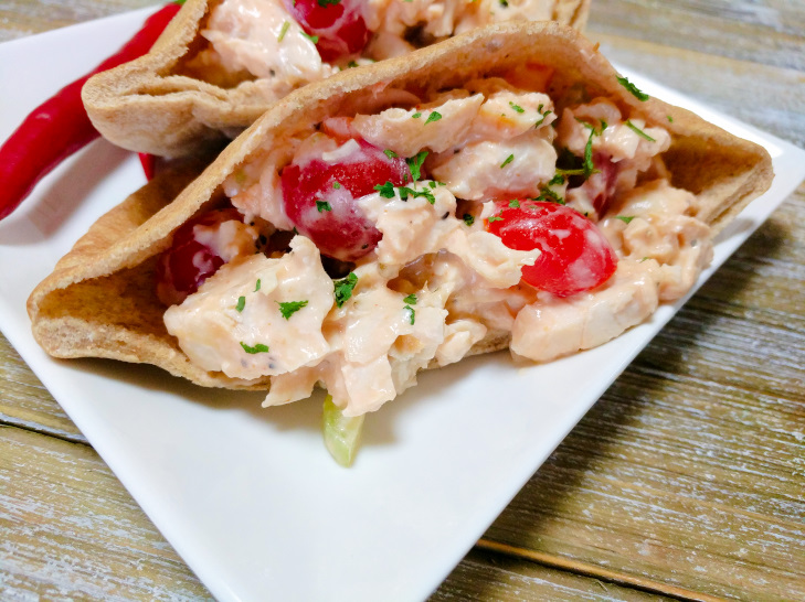 fiery chicken pitas