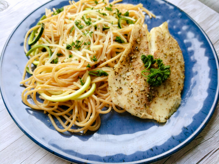 Baked White Fish With Zoodles N Noodles 1 2 3 Eat 90 10 Nutrition