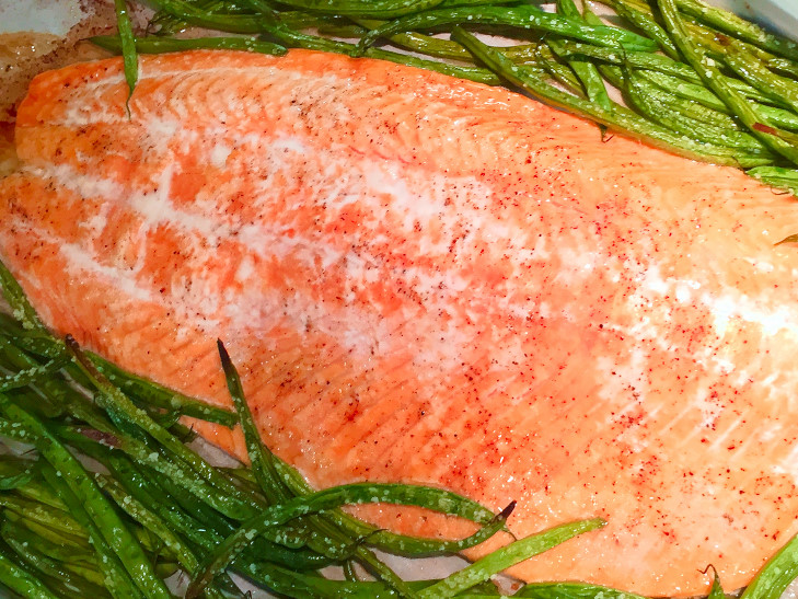 One Pan Salmon and Green Beans