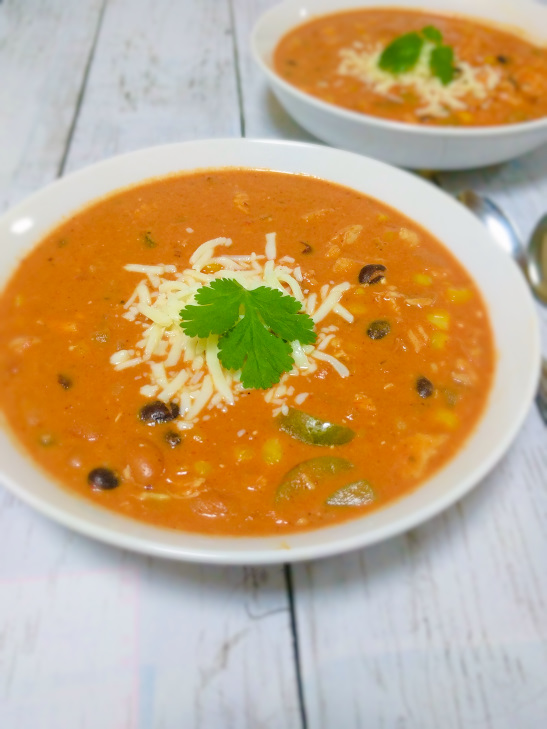 creamy chicken taco soup