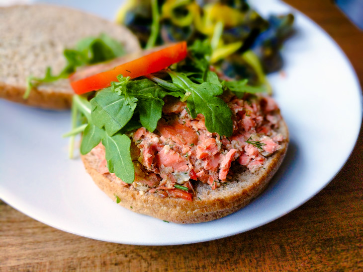 Lemon-Dill Salmon Burgers