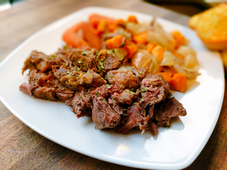 healthy garlic pot roast