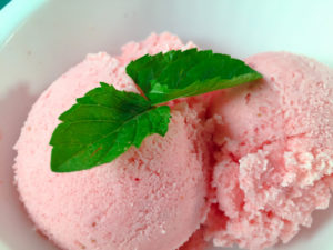 You scream, I scream, we all scream for....frozen yogurt.  You're going to love this healthy Strawberry-Banana Frozen Yogurt