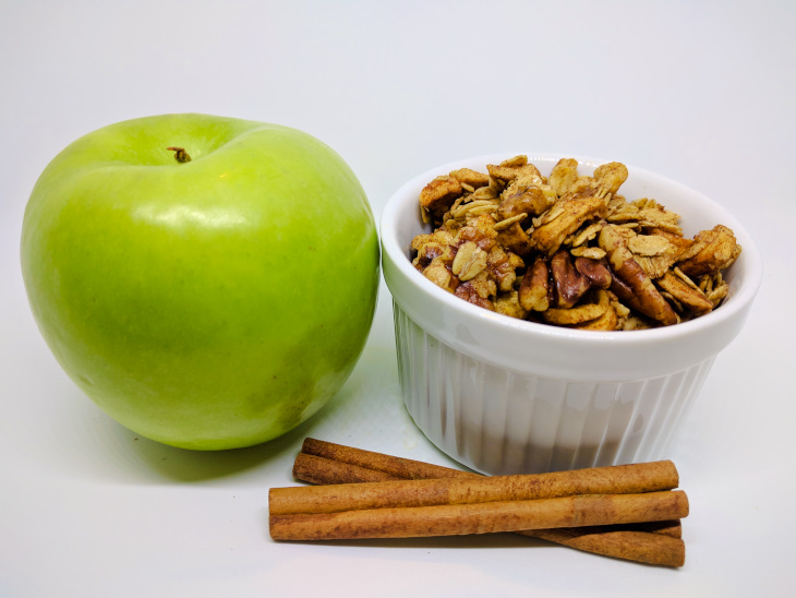 healthy apple pie granola