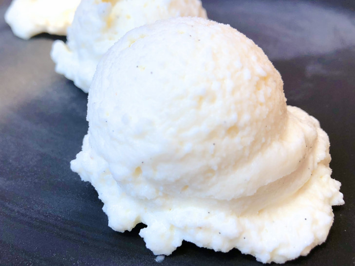 Healthy Vanilla Bean Frozen Yogurt