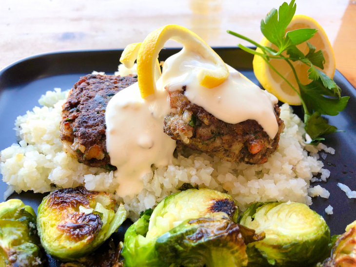 healthy shrimp cakes with garlic sauce