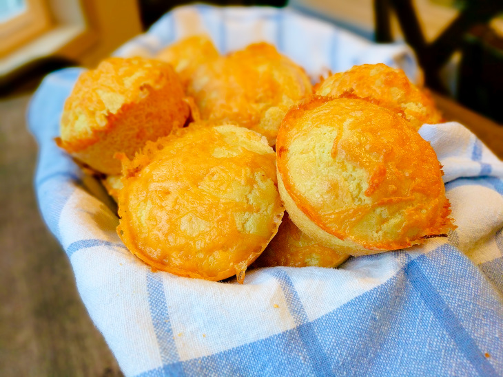 Keto Cheddar Dinner Rolls