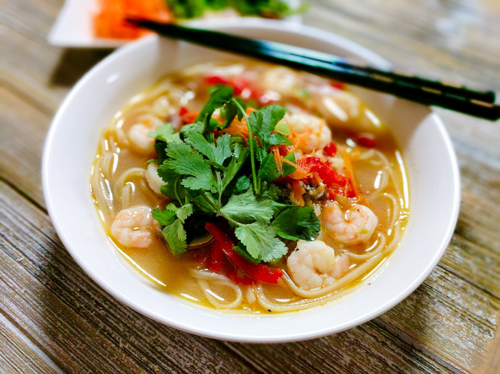 healthy spicy shrimp pho