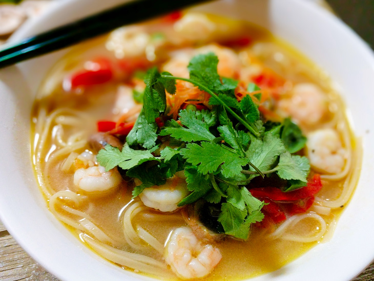healthy spicy shrimp pho